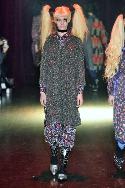 Look 3